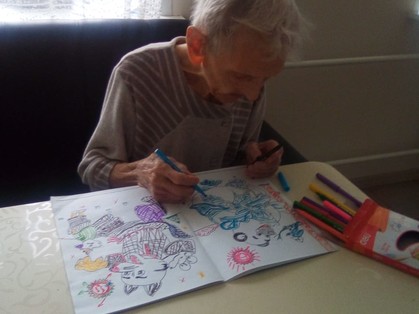 Фото дома престарелых в Томске. Частный пансионат для пожилых людей в Томске: Рисование — это профилактика болезней головного мозга у пожилых